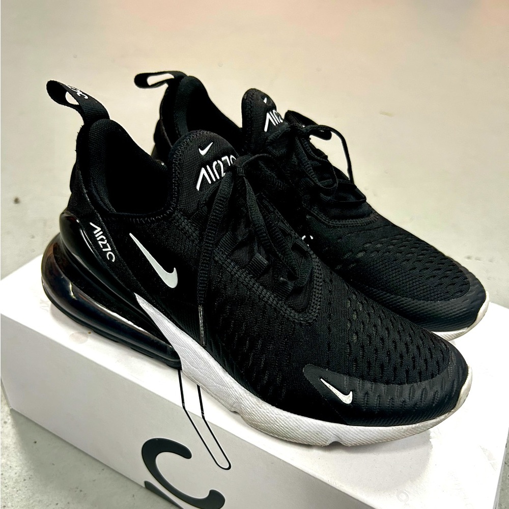 Nike AirMax 270 in black, size women’s 8